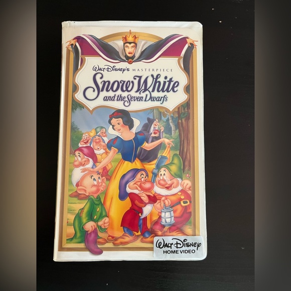 Walt Disney’s 1994 VHS Snow White - Picture 1 of 7
